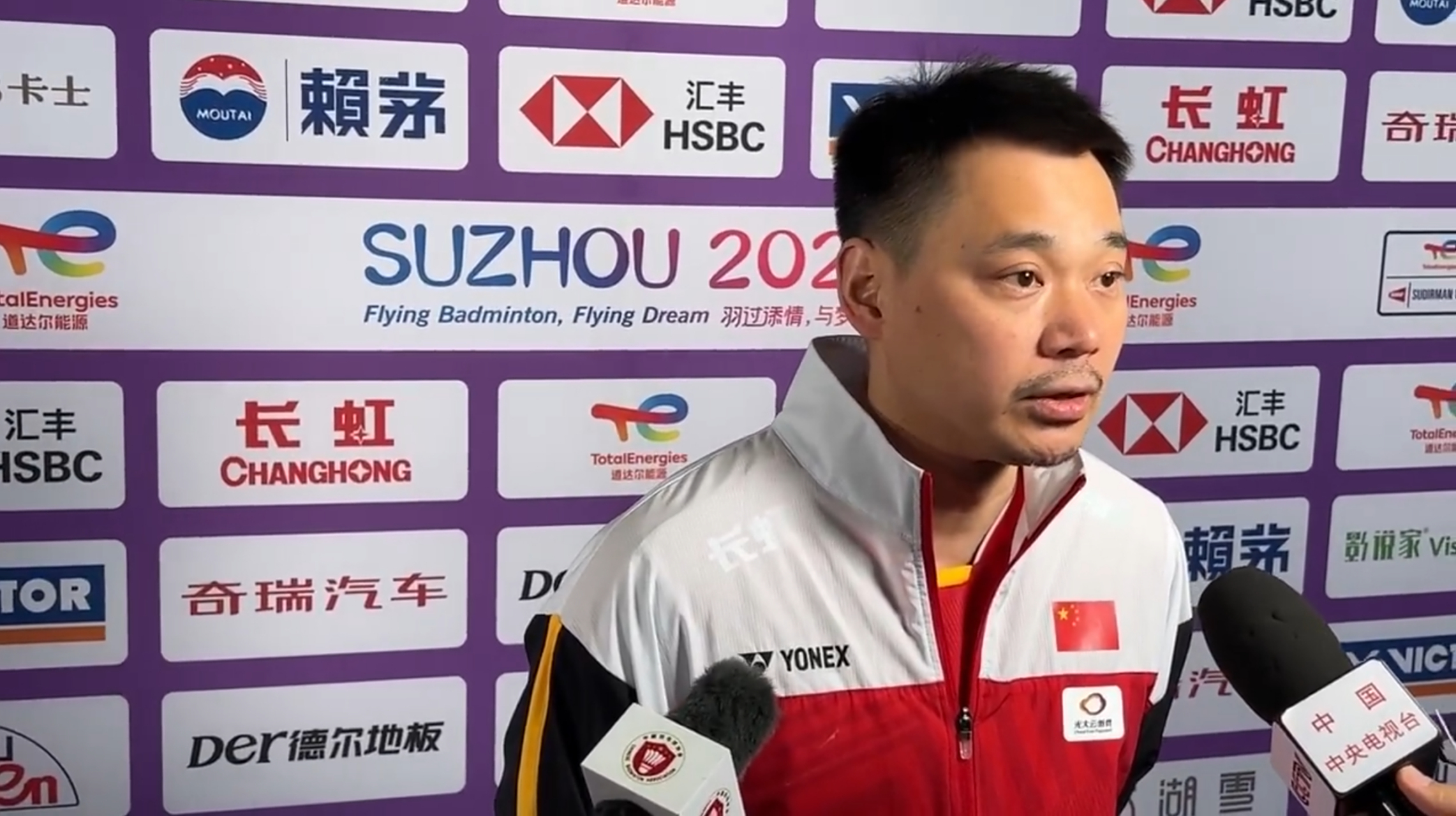 国羽主教练夏煊泽确认:34岁奥运冠军谌龙已退役  中国羽毛球队单打组