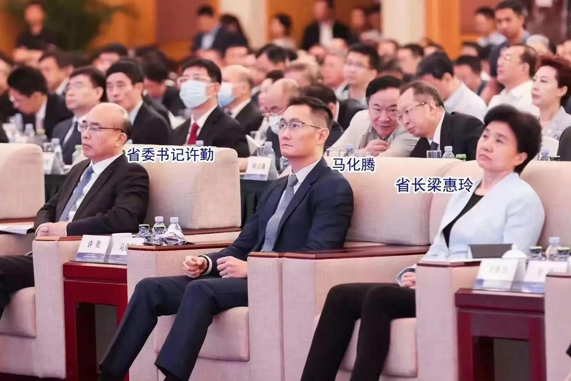 马云压力肥,马化腾压力瘦.马化腾这发型更帅了.