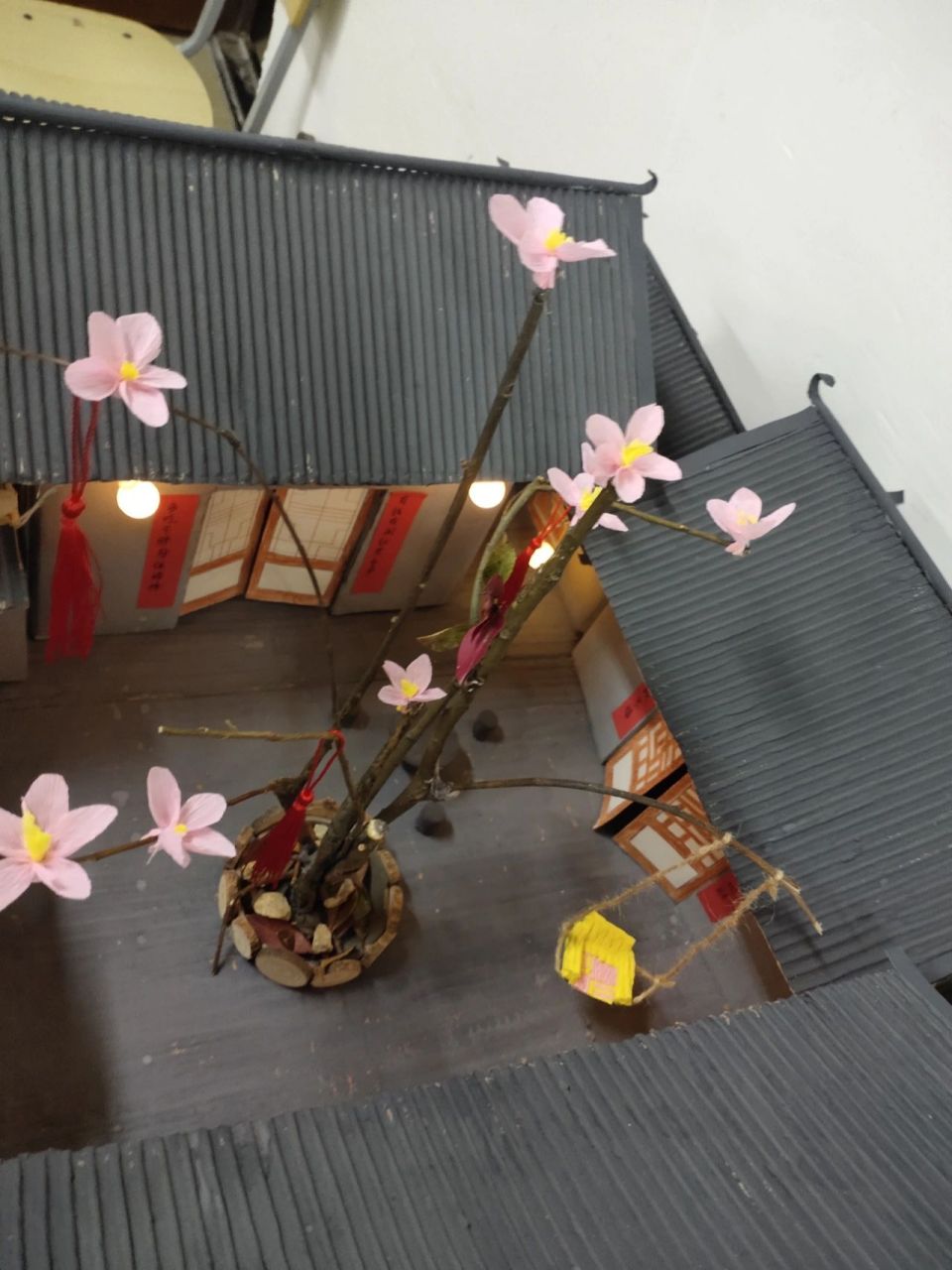 学校手工比赛一等奖作品 这个作品不仅具有艺术性,还具有教育性,很好