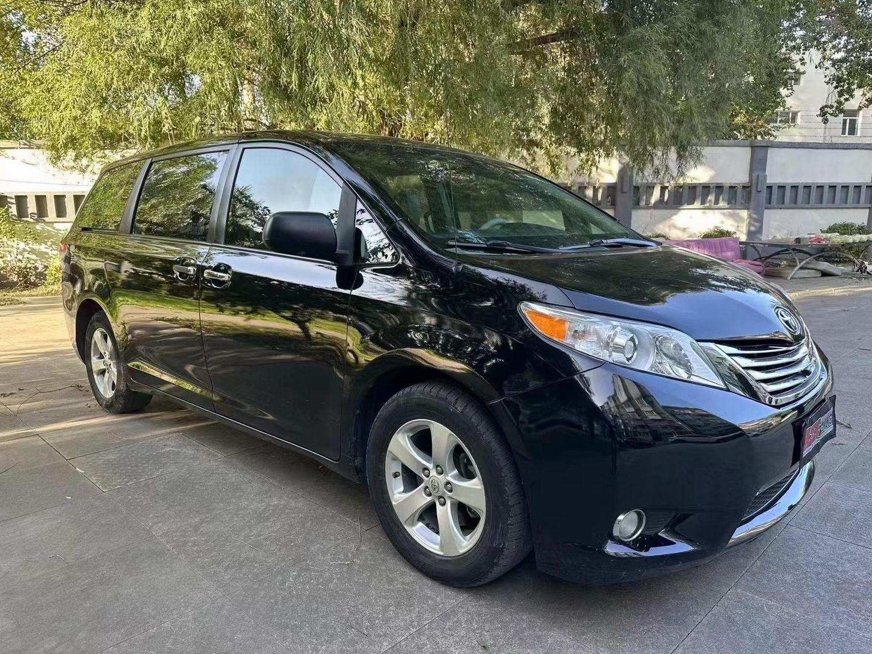 12年丰田塞纳 自动2.