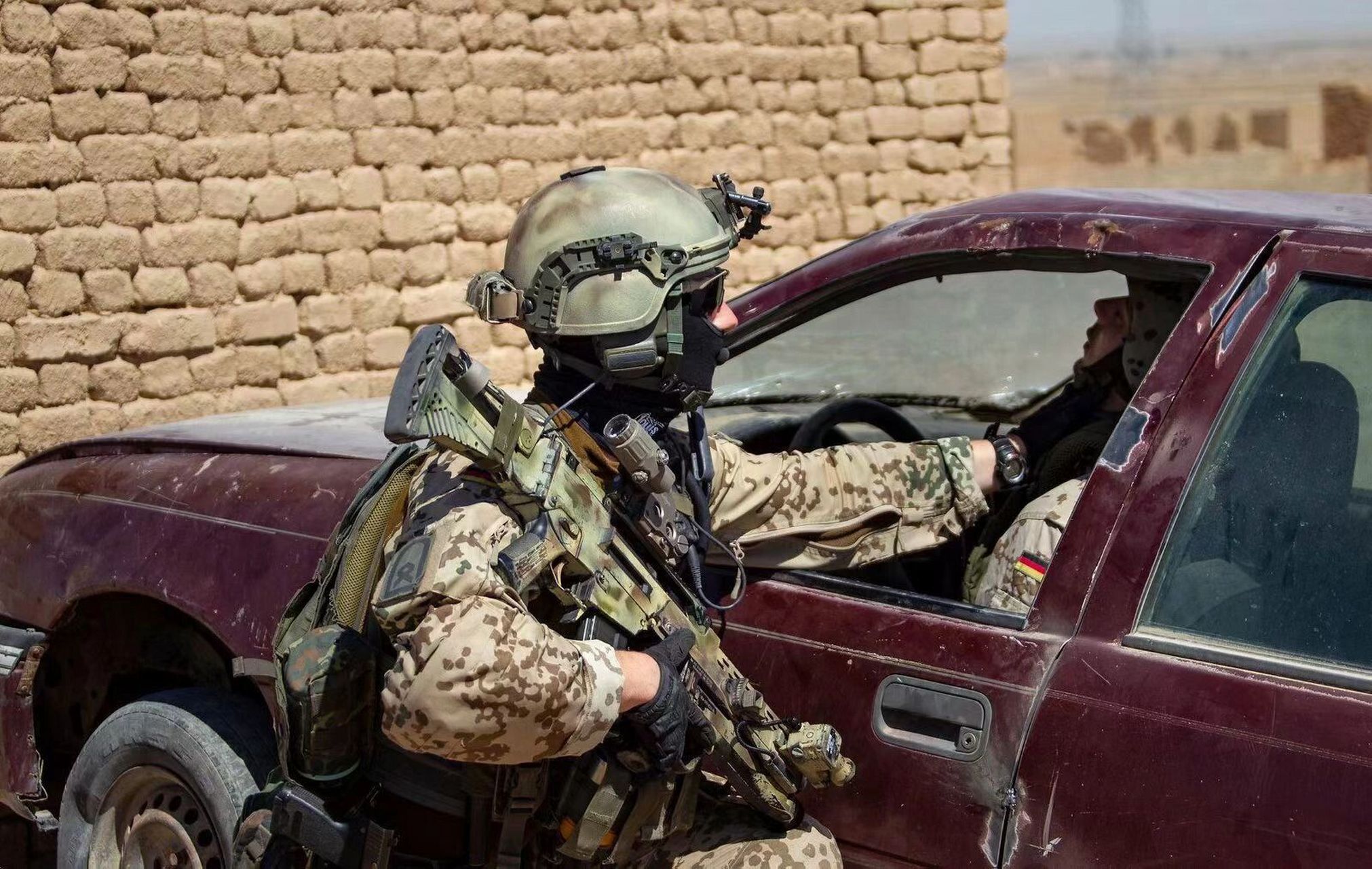 我的装备收藏——美国特种部队头盔 头盔是美国galvion公司的viper高