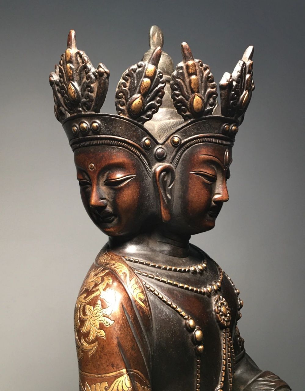 明 "大明永乐年施"款铜胎鎏金三面佛造像 明 "大明永乐年施"款铜胎