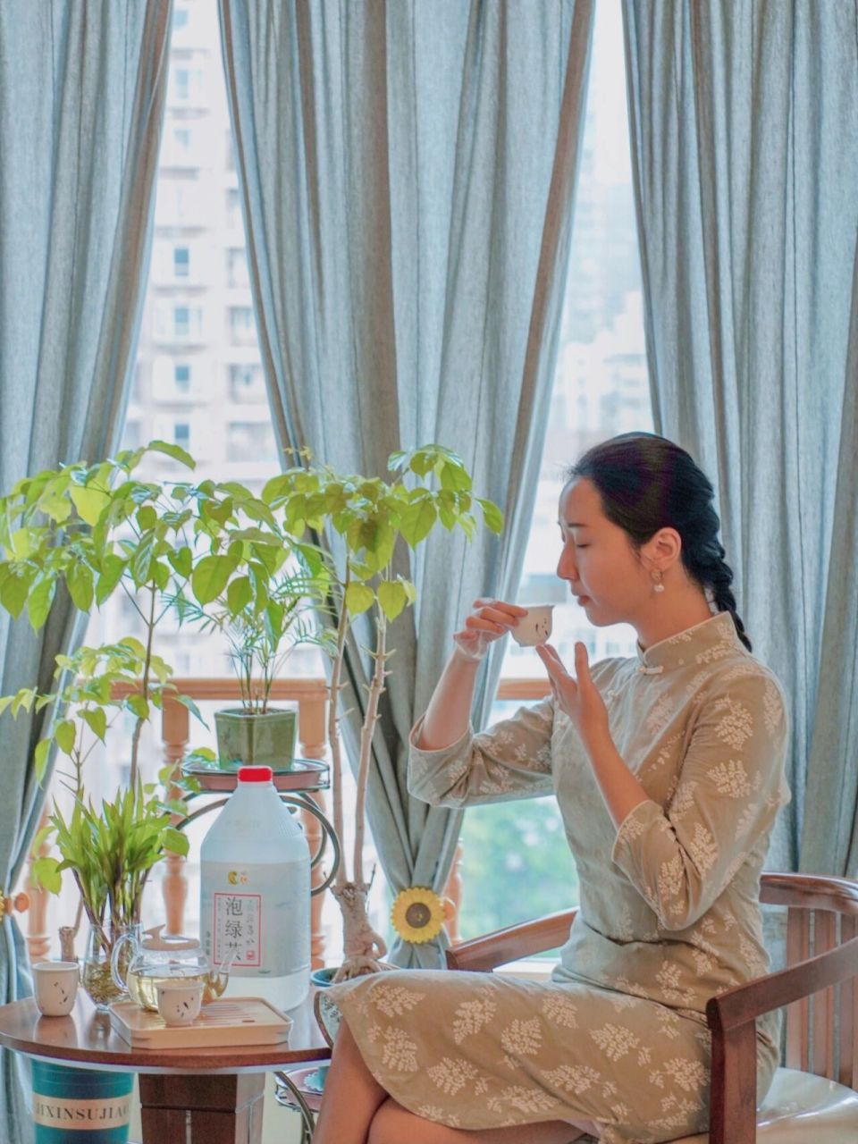 8415,喊我准备一下,把旗袍拿出来穿一穿,把虎跑泉水拿来泡茶95