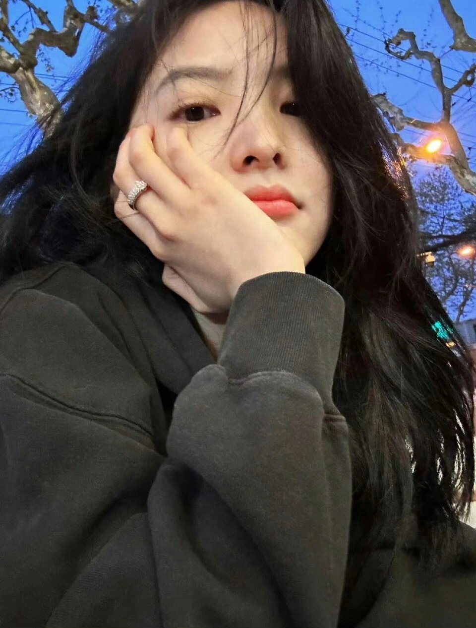 章若楠头像合集     快来换上宝藏女孩章若楠的头像吧!