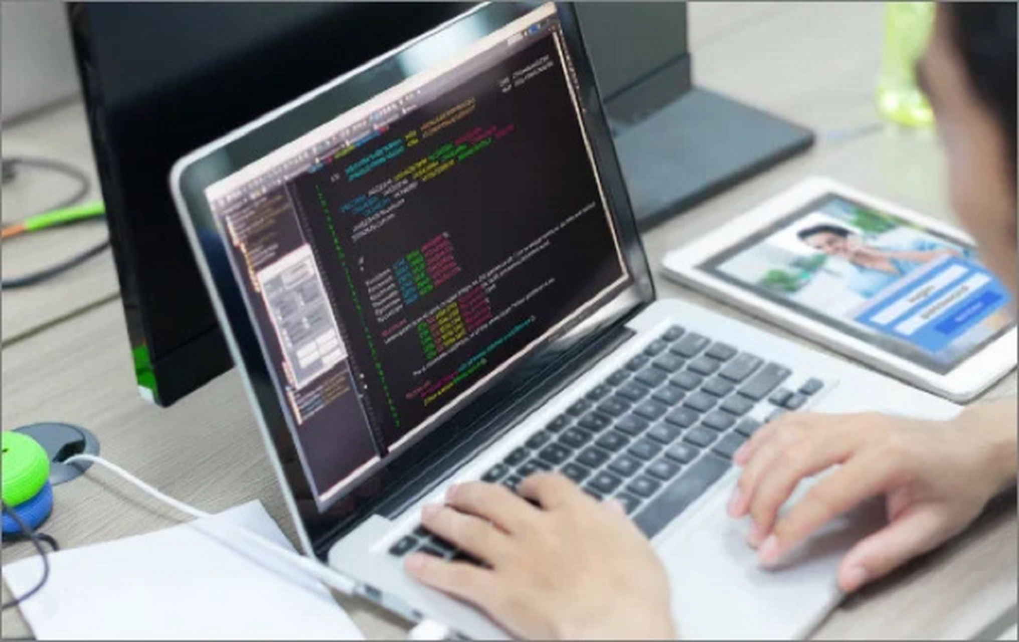 软件工程师月薪多少? 软件开发工程师薪资一般在8000-20000之间,不同