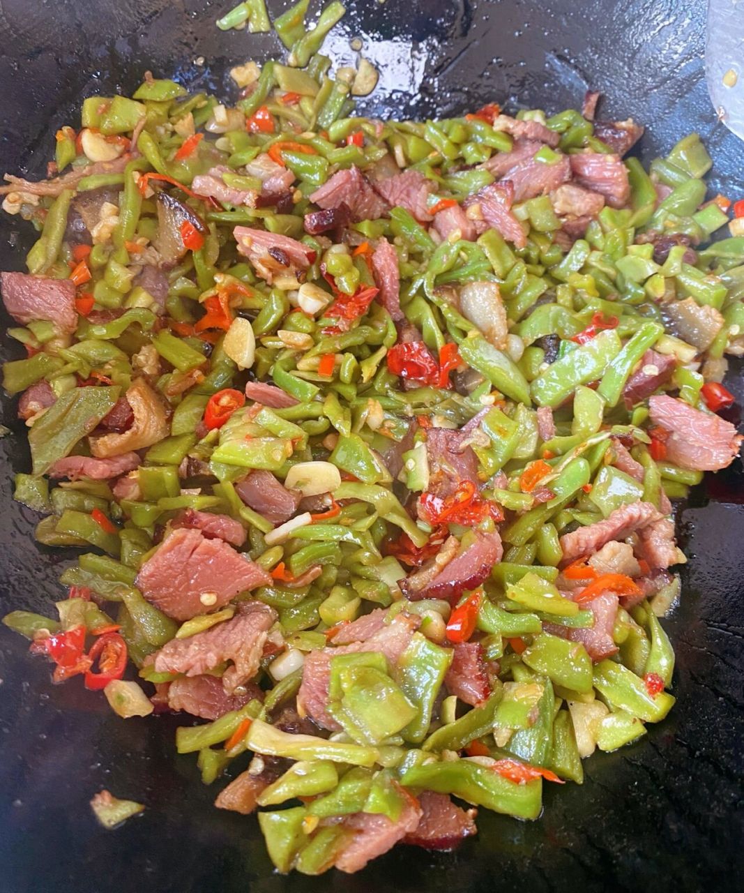 贡菜炒腊肉的做法,嘎嘣脆的贡菜 味道赞爆 材料    贡菜干,烟熏腊肉