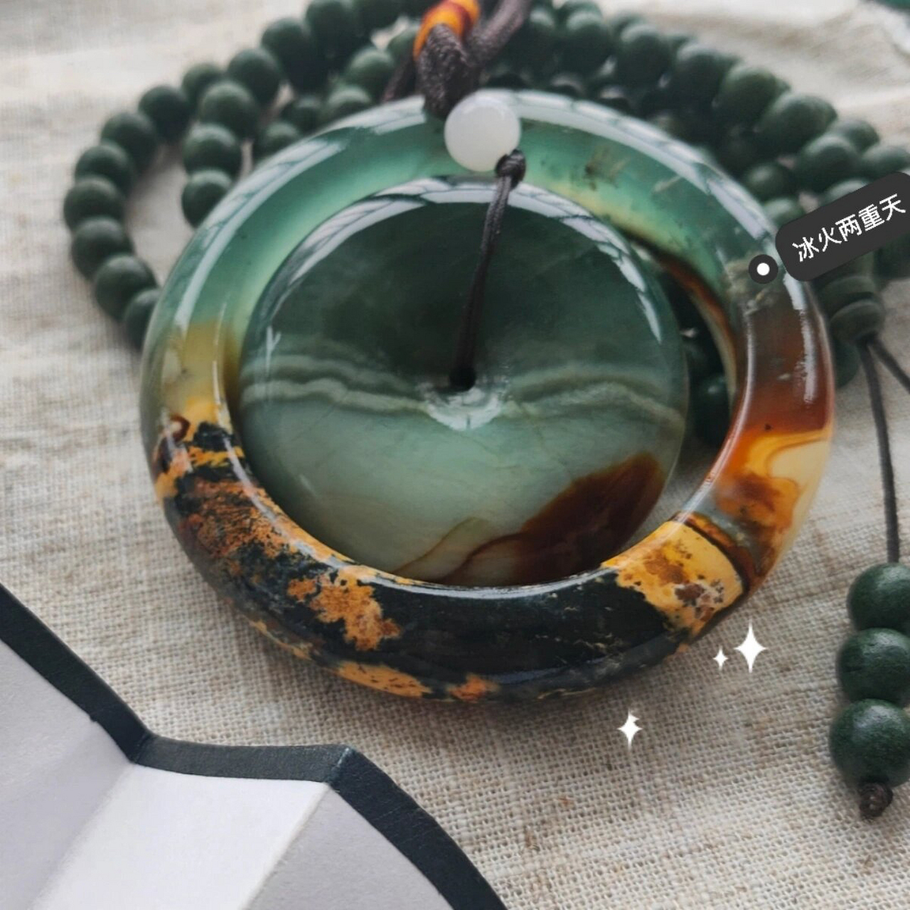 接触花玉不是由地球蓝开始,却由地球蓝深陷.初见,惊为天人!