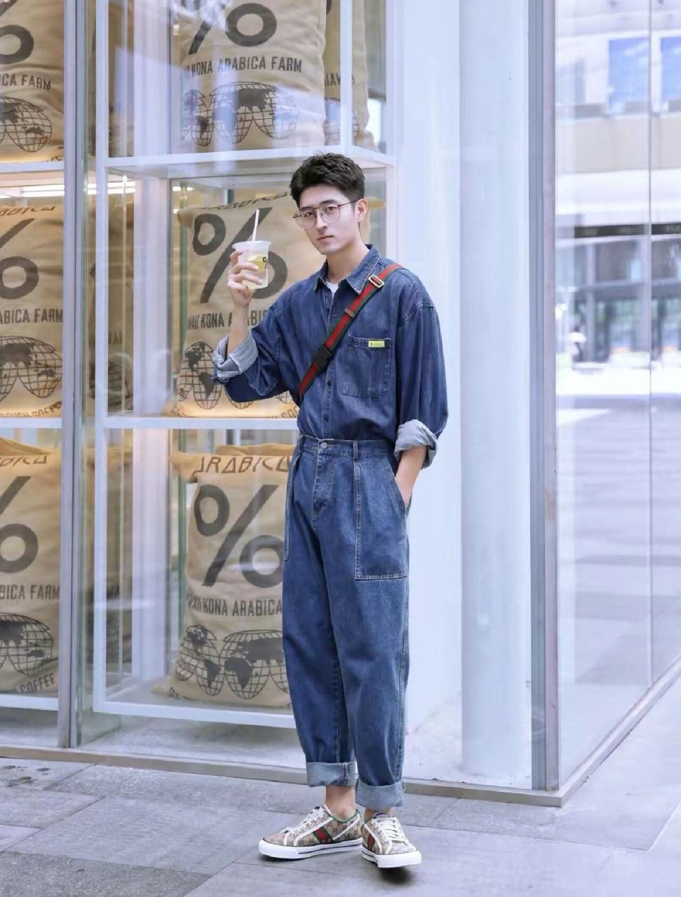 肖战同款斜挎包包 gucci虎头包 同款饼干鞋 (图片搬运)