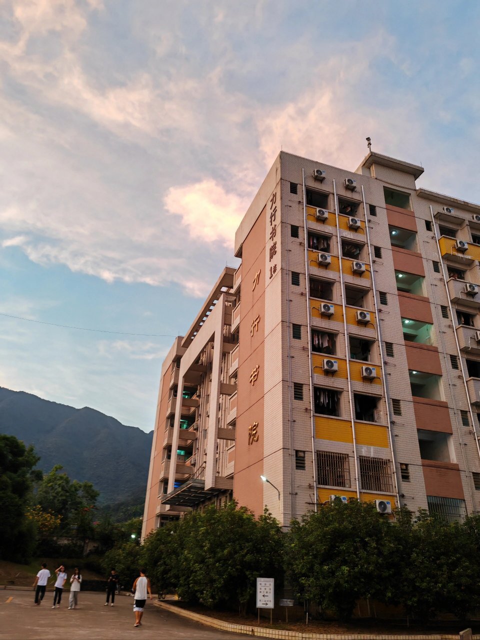 校园美景:探秘肇庆学院的自然魅力 1肇庆学院,美景如画!