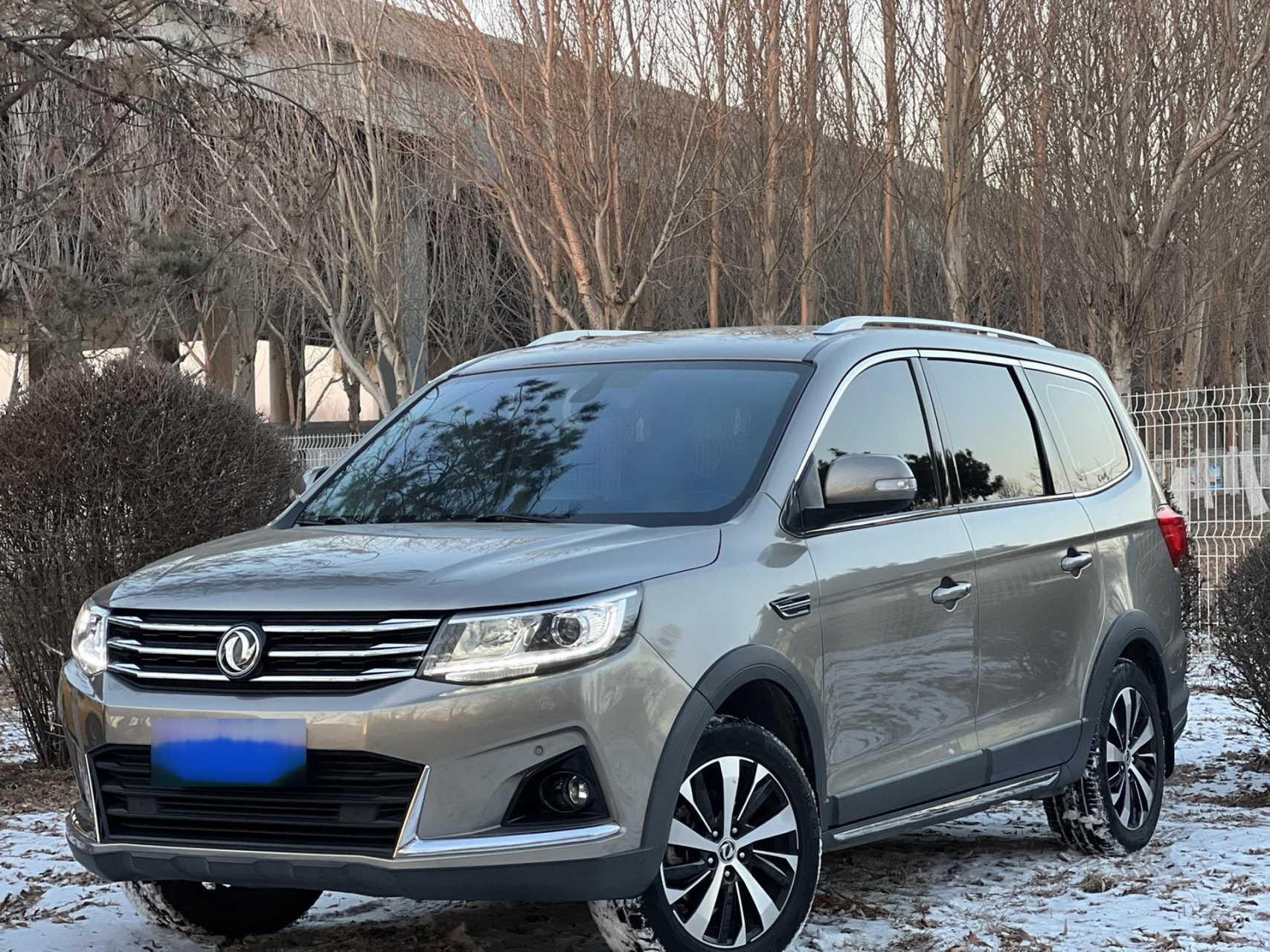 2017年上牌东风景逸x6大suv,七座高配,1.5t排量!