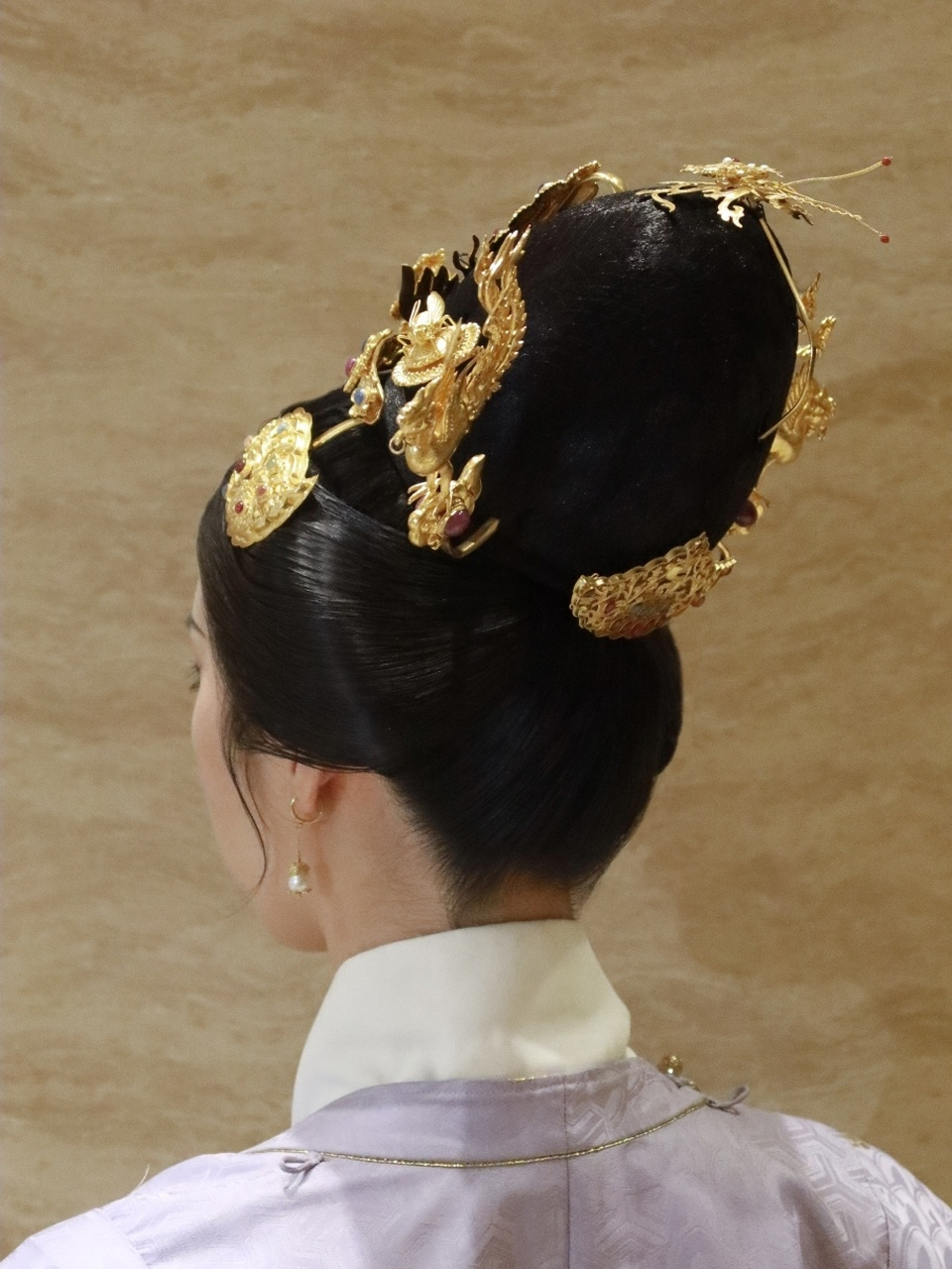 明代妆造‖狄髻‖长沙约妆‖ 大美女气质超绝 	 狄髻的"狄"字,在古代