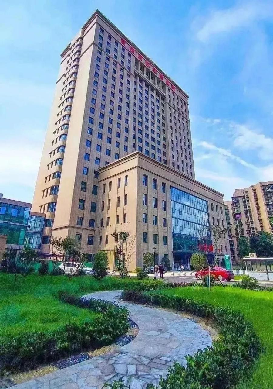 武汉儿童医院位于位于武汉市江岸区香港路100号,武汉地铁6号线香港路