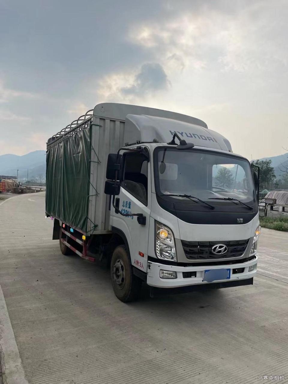 20年现代泓图4米2  宽2.4 高栏货车 6档 145马力