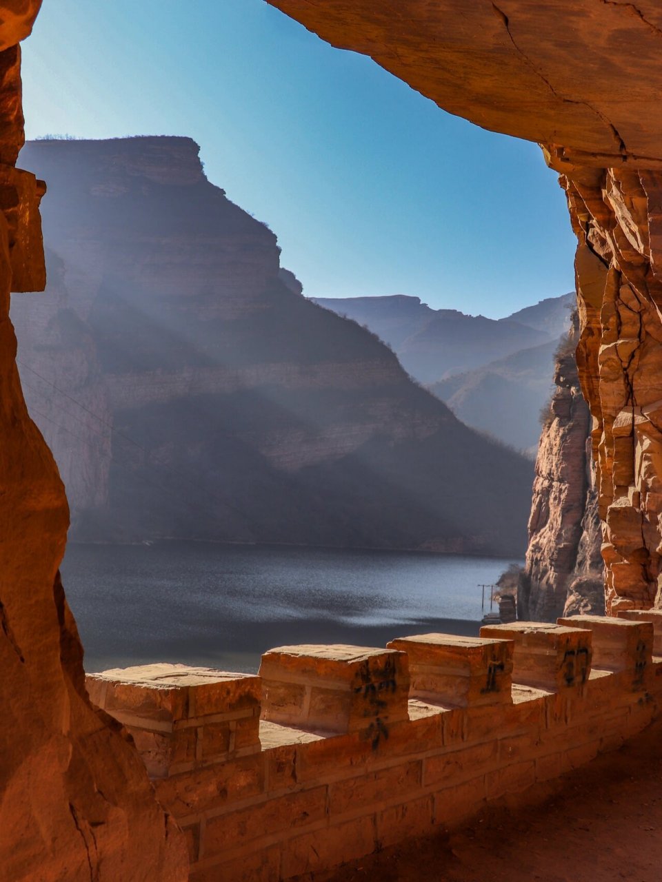 邢台周边游 | 穿梭在山中的挂壁公路03 邢台沙河的峡沟水库有一段挂