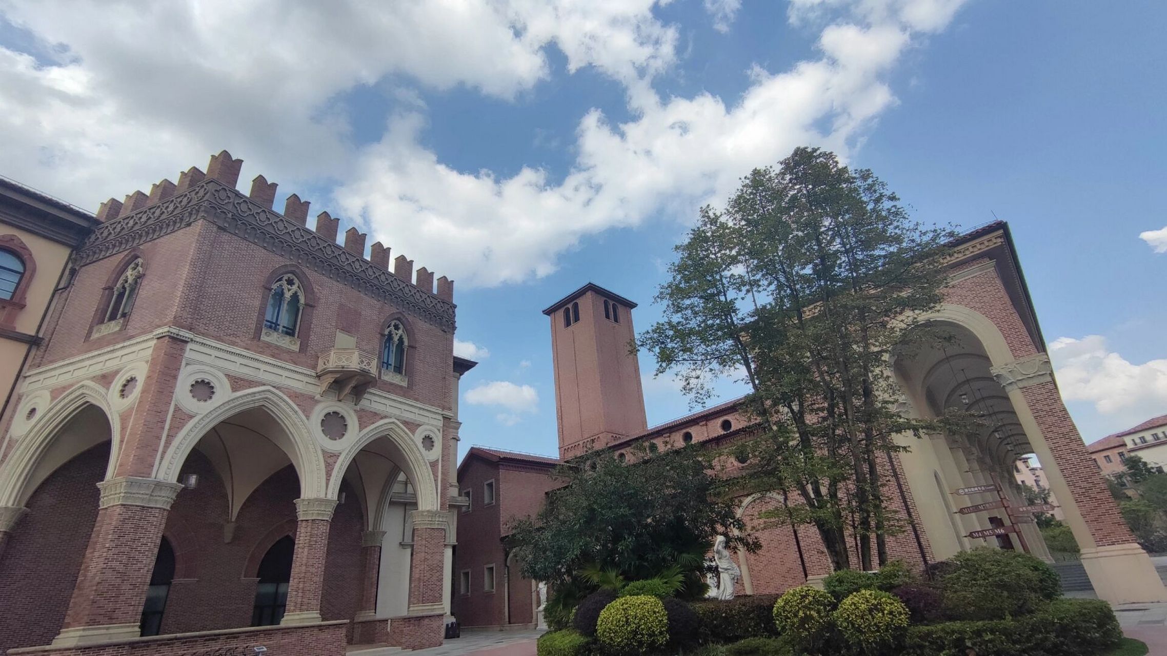 东莞丨华为欧洲小镇·松山湖·溪流背坡村 99on april 	 极具欧式