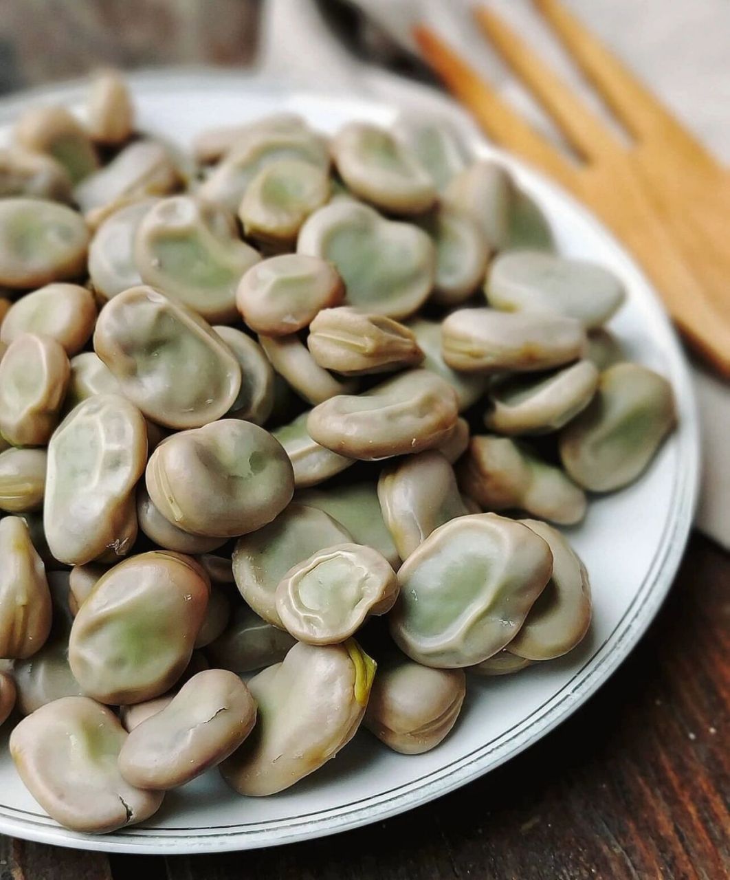 蚕豆,又名胡豆,佛豆,一般认为起源于西南亚和北非