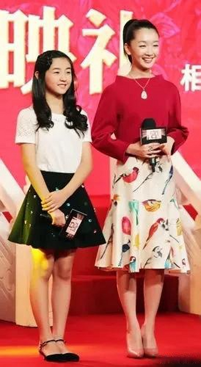 周冬雨1992年石家庄,162 张子枫2001年河南人,1m60  现在出席活都都