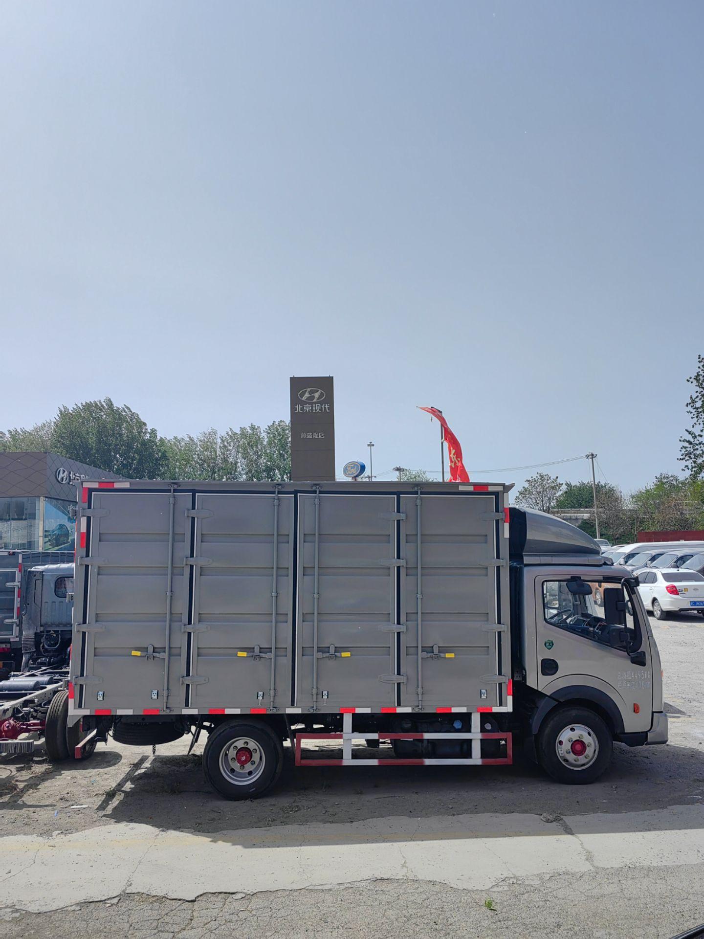 4米2轻卡厢式货车.东风轻型车,多利卡,4米2厢车,日产尼桑发动机2