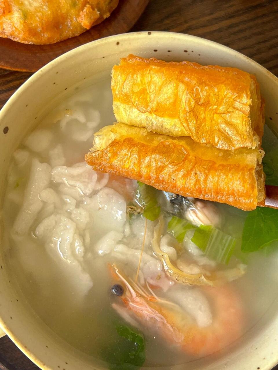 锅边糊 油饼 油条 葱花煎蛋93 这应该属于福州人的早餐吧!