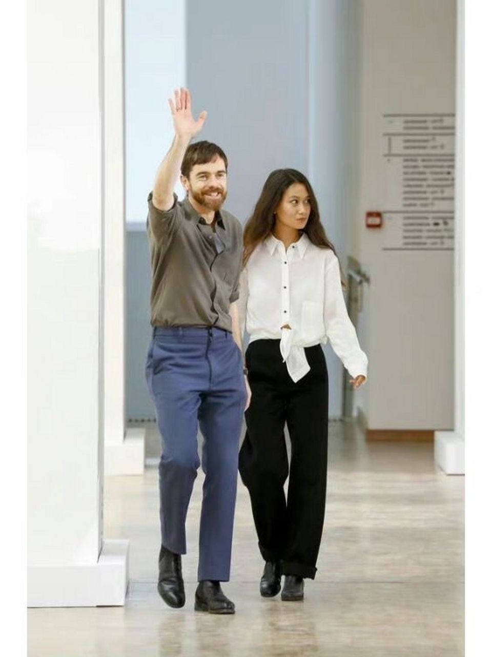 原来这对神仙情侣分手了 今天刷lemaire秀场视频,最后看到两位谢幕,没