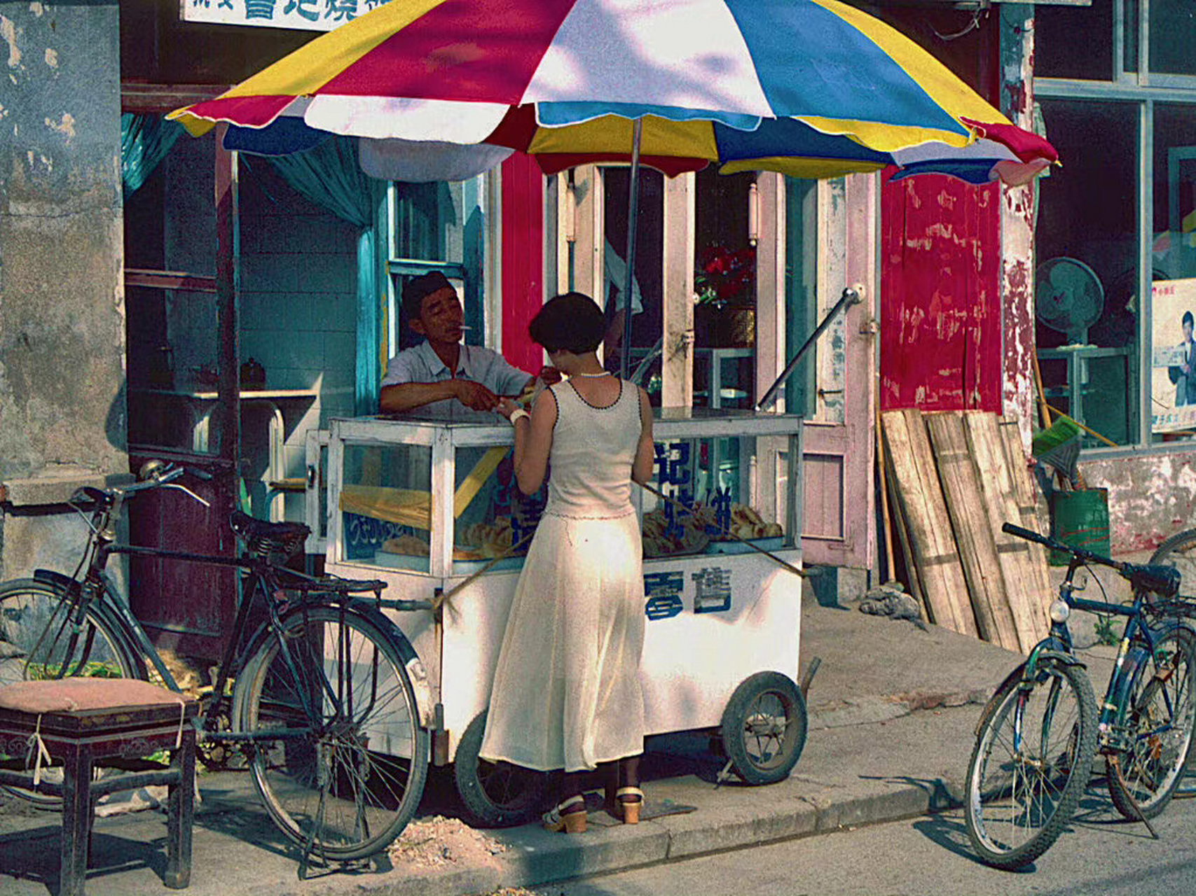 90年代末,中国各地 来源:pinterest#老照片##摄影# #中国# #90年代