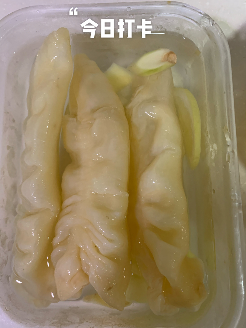 泡发鱼胶方法 很多人不知道鱼胶到底要不要泡,是先蒸发还是先水发