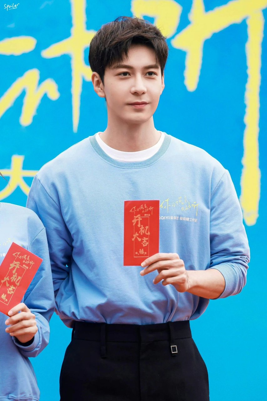 陈星旭新剧开机97与李兰迪隔空同款梦回星落 陈星旭主演的《你的