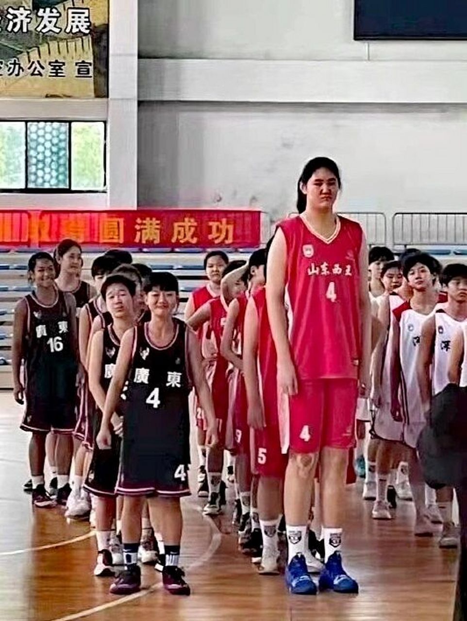 张子宇(14岁,2米27)能成女姚明吗?