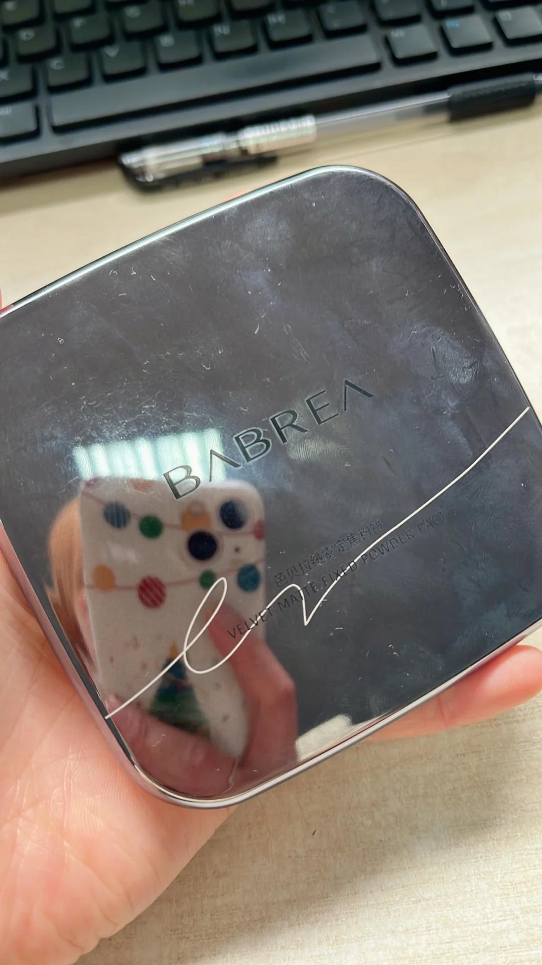 芭贝拉大粉饼 这个粉饼真的是又便宜又好用,几十块钱好大一盘,还干湿