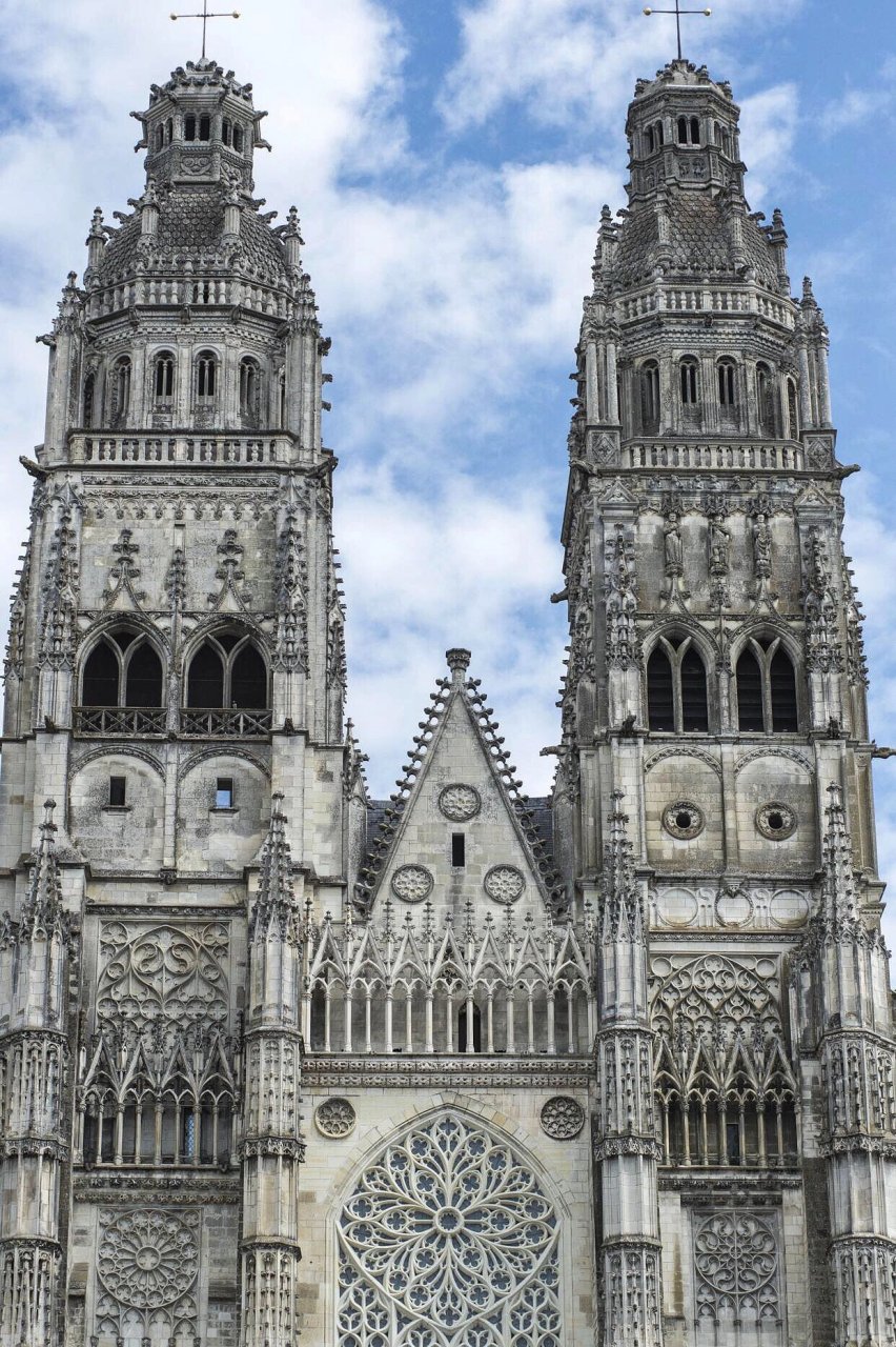 一生必须经典@法国图尔圣埃蒂安大教堂  图尔市的圣加蒂安教堂是天主