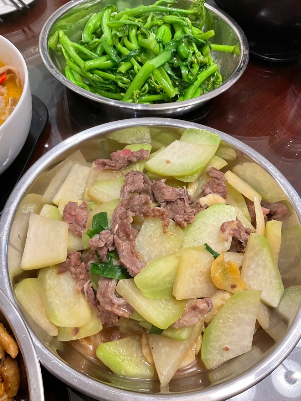 超下饭菜分享一下 姬松茸焖鸡 酸汤肥牛 牛肉湿炒瓜 蒸腊肠腊肉腊鸭