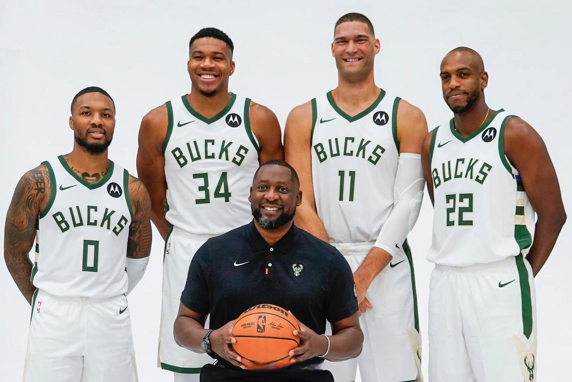 媒体日,密尔沃基雄鹿队的新阵容亮相,3巨头悉数登场:阿德托昆博