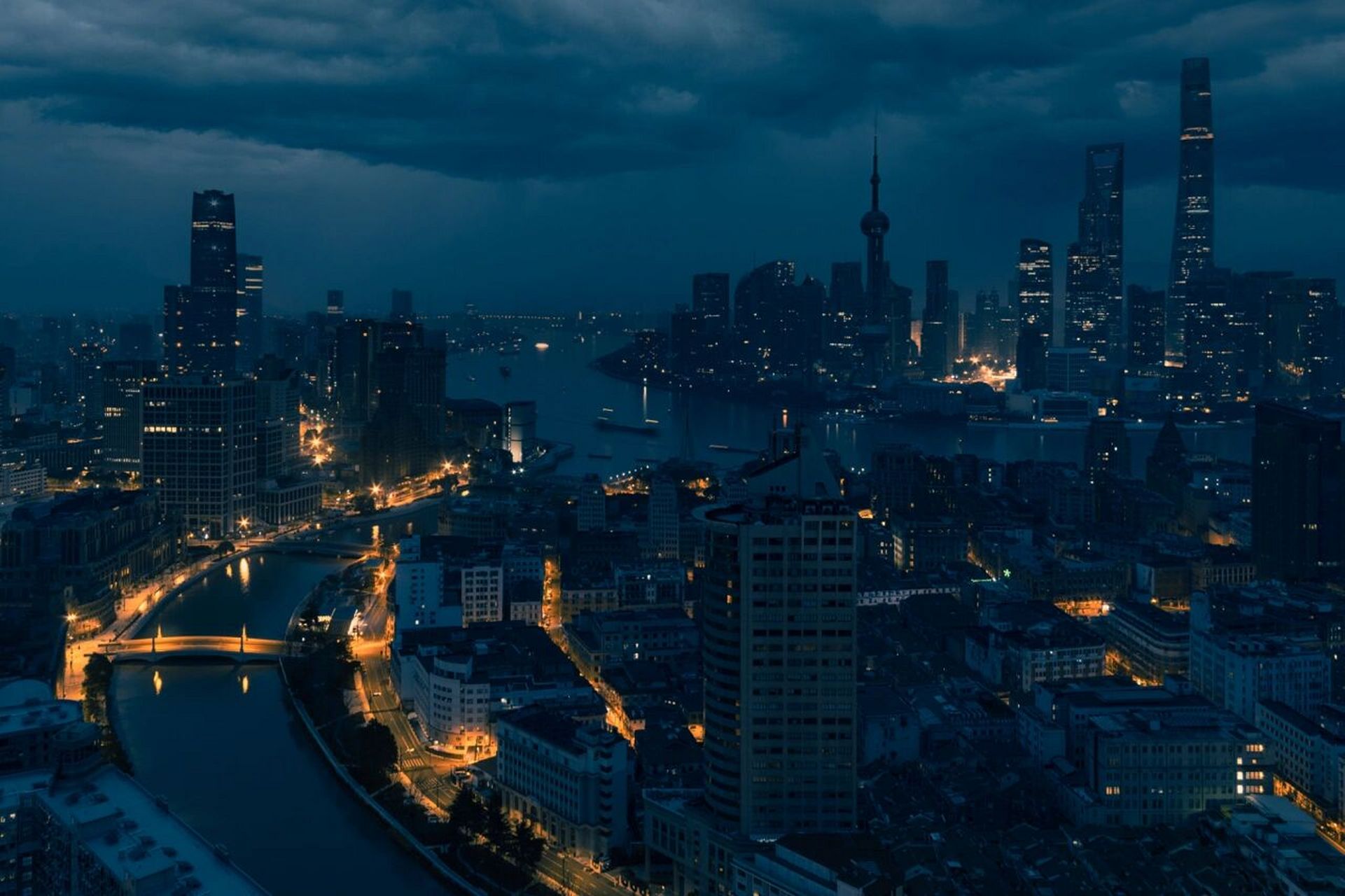 城市摄影| 黎明前的上海93 虽然没等到日出,但是浦东的高楼建筑群