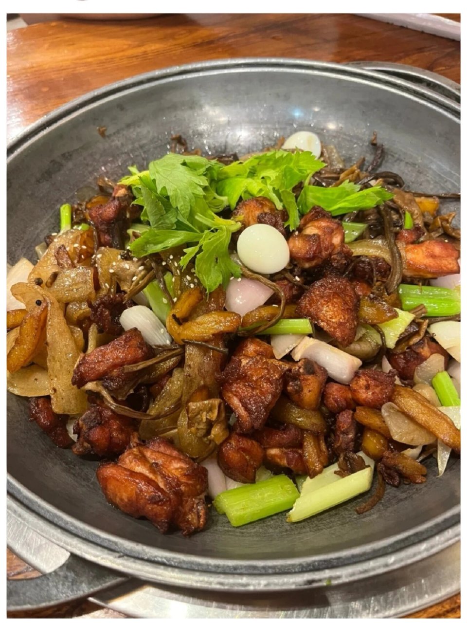 重庆巴爷香辣鸡煲 前天和朋友重聚吃的这个,还是以前的味道 干香麻辣