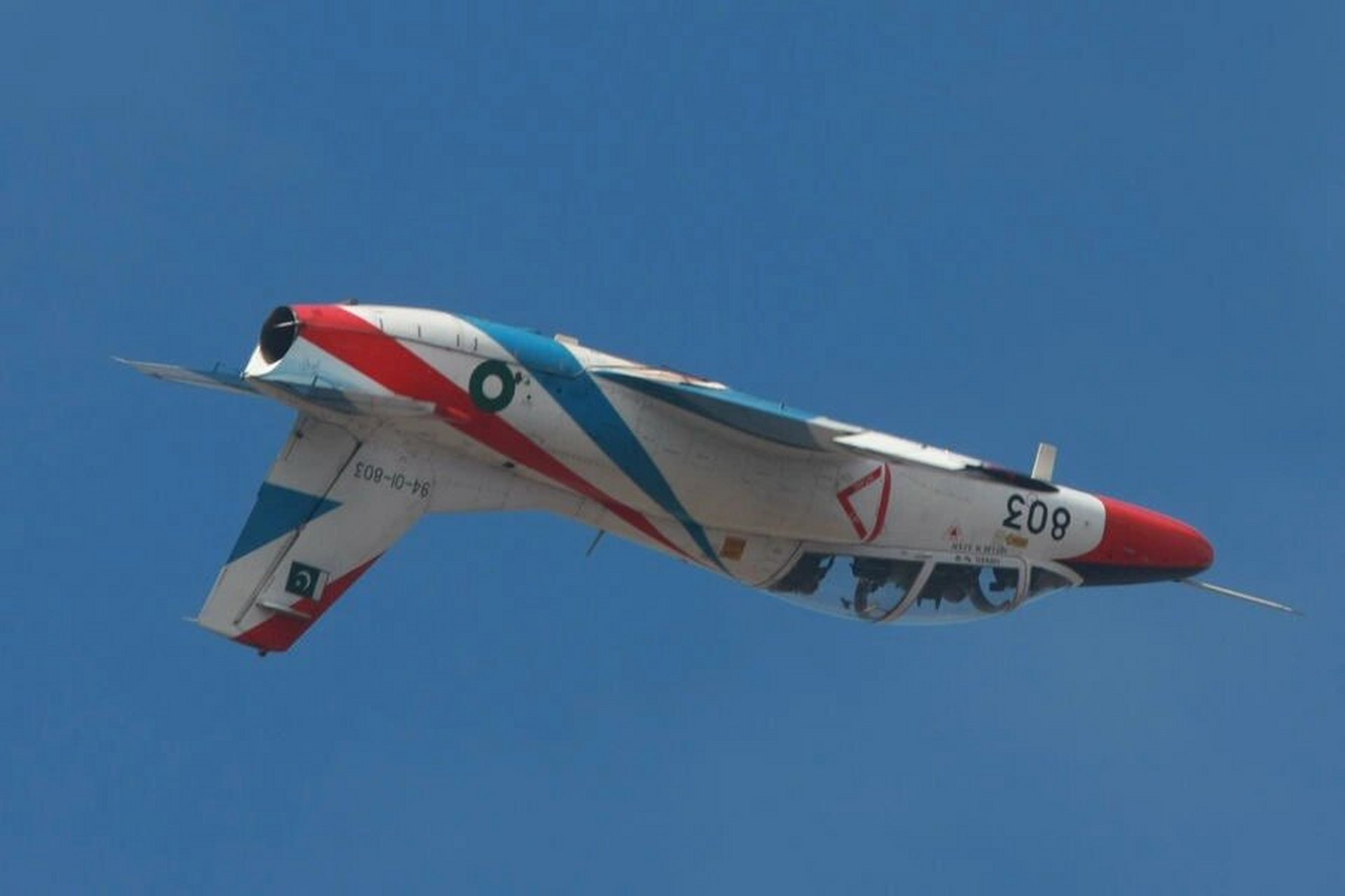 今日武器装备分享-中国k8教练机 k-8教练机是中国航空工业洪都飞机