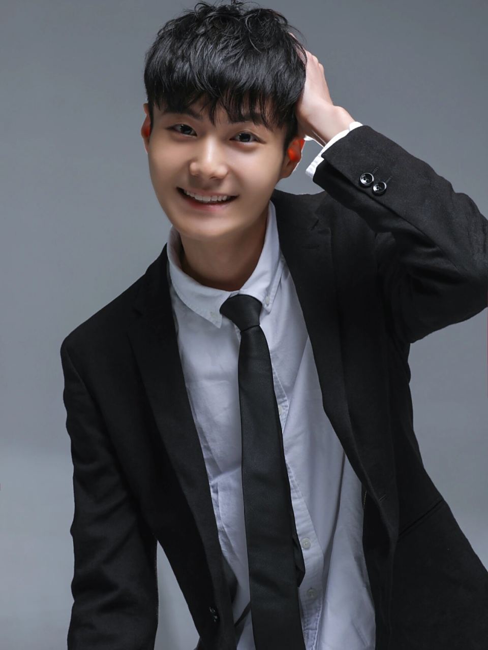 一组帅哥照 发一组帅哥照片吧