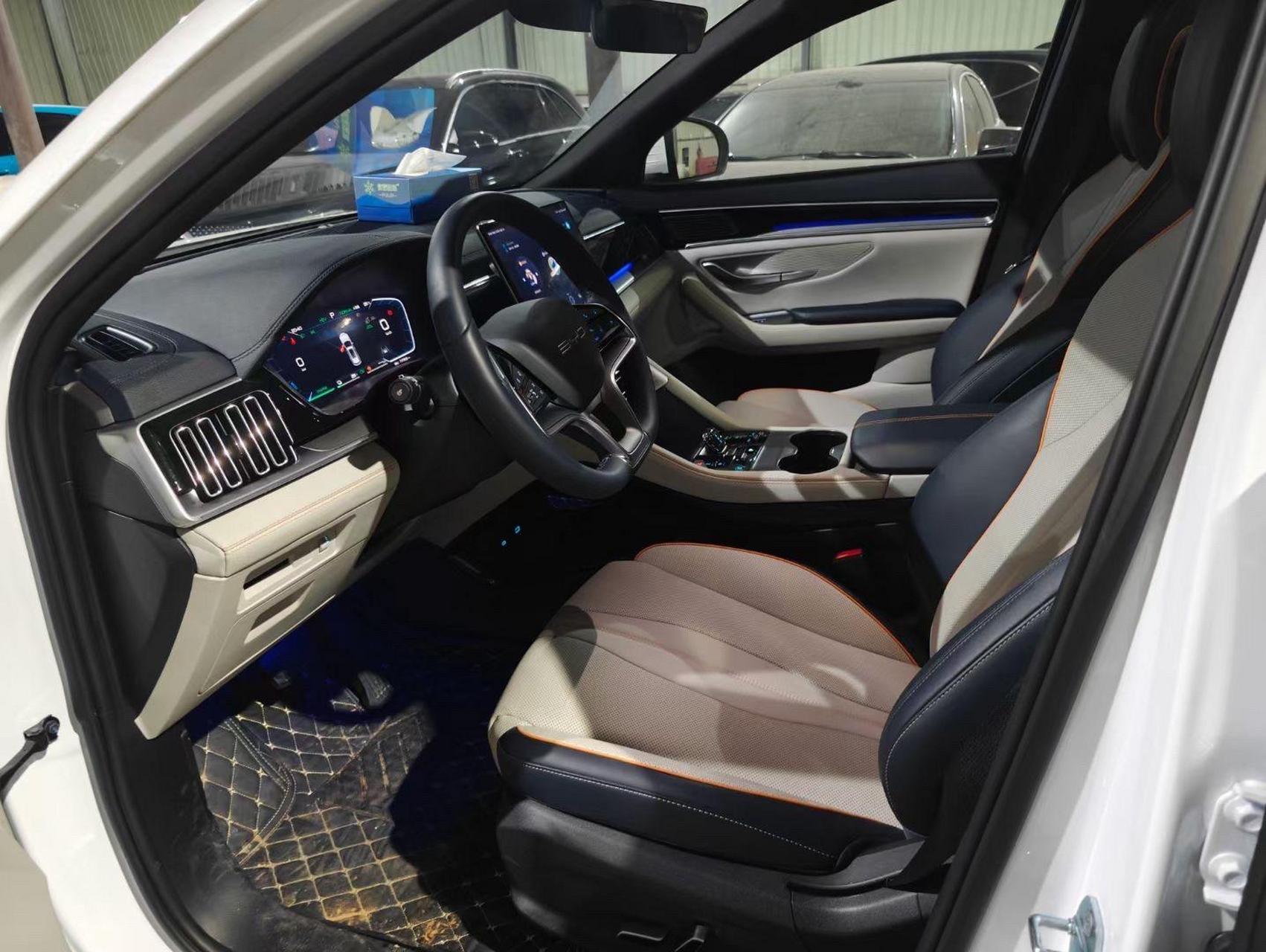 粤户  2024年 新款比亚迪宋plus  冠军版dm-i110km 旗舰plus    裸 