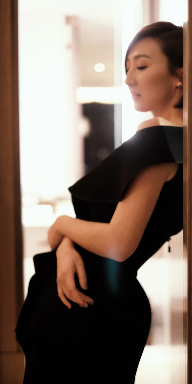 高海宁短发美背柔美写真壁纸