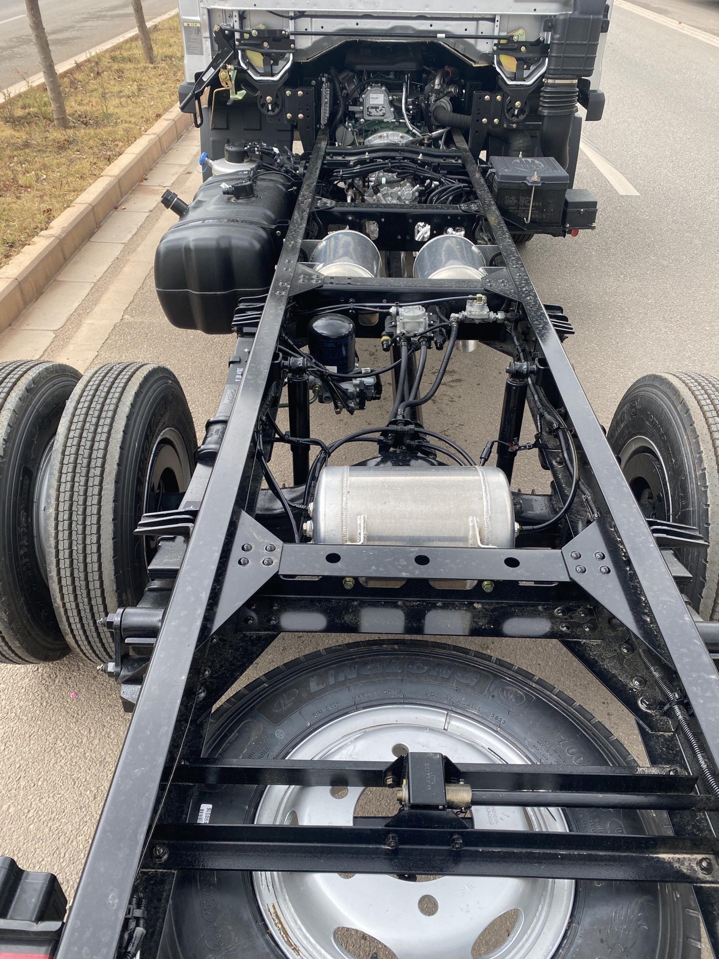 160马力法士特八档高低速,排半3米8货箱6吨后桥,12