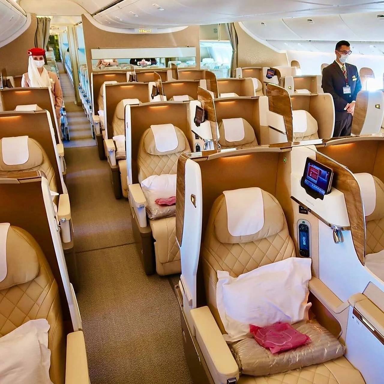 emirates 波音 777-300er 与航空公司的主机型空中客车 a380 相比