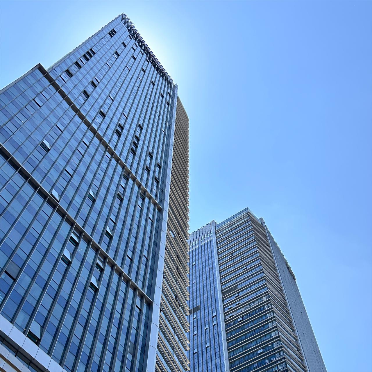 早上9点出门拿个快递,在太阳底下走路不到三分钟汗