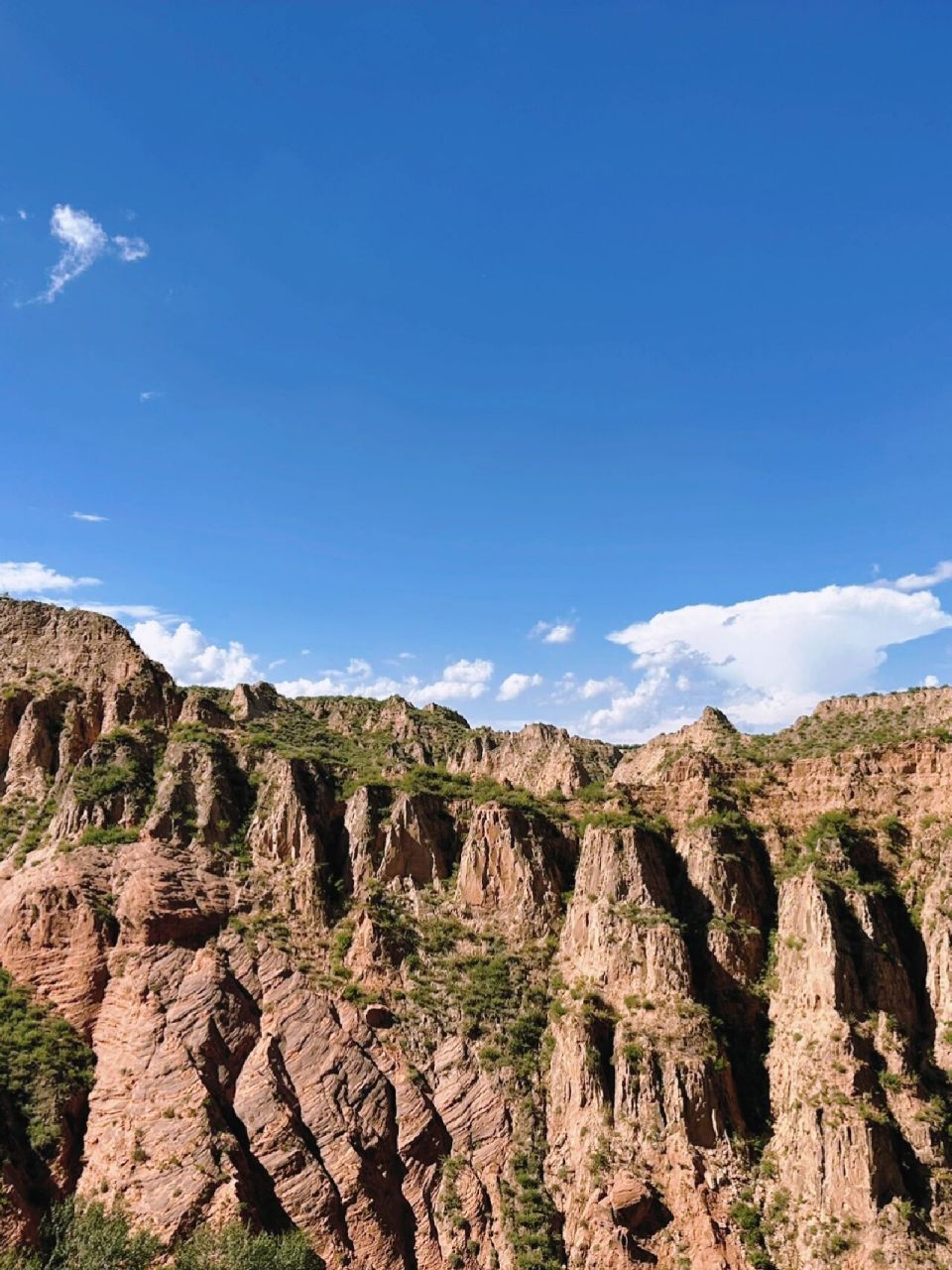 靖边波浪谷是陕西省的一个著名旅游景点,位于靖边县境内,以其独特的