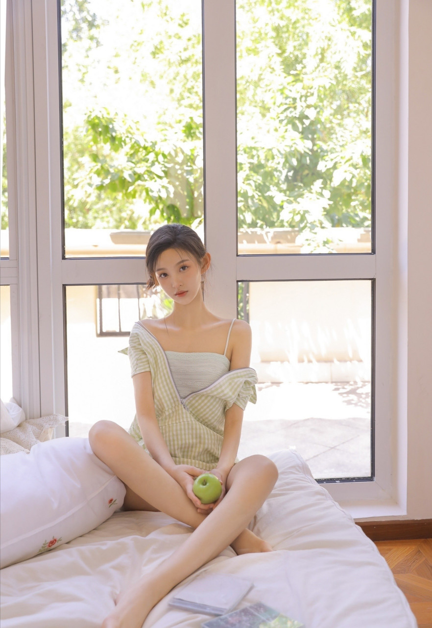 王思洁 出生于2002年9月10日,来自重庆,处女座