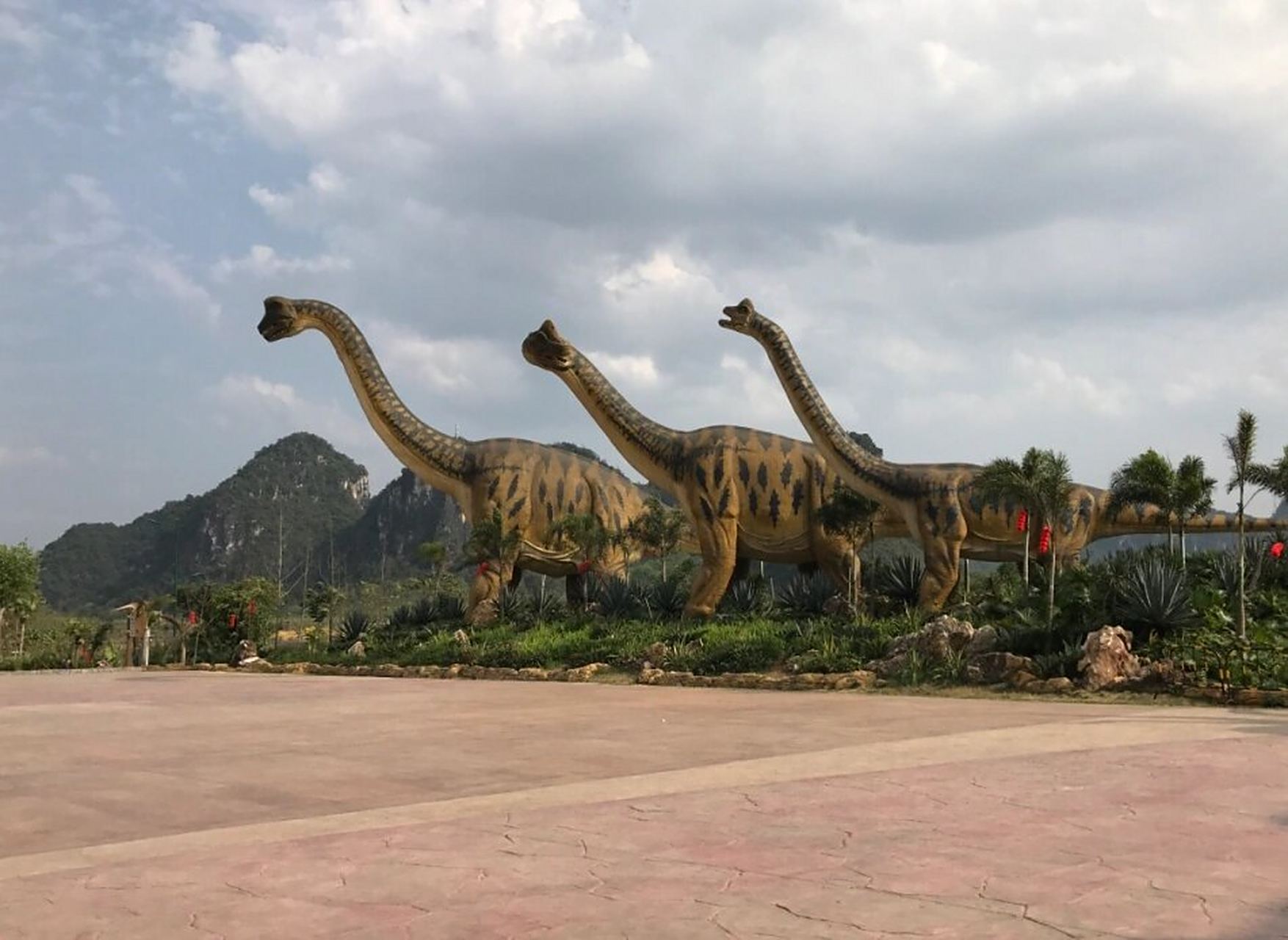 扶绥县景点 扶绥县 龙谷湾 九重山 金鸡岩 花山岩画 碧髻度