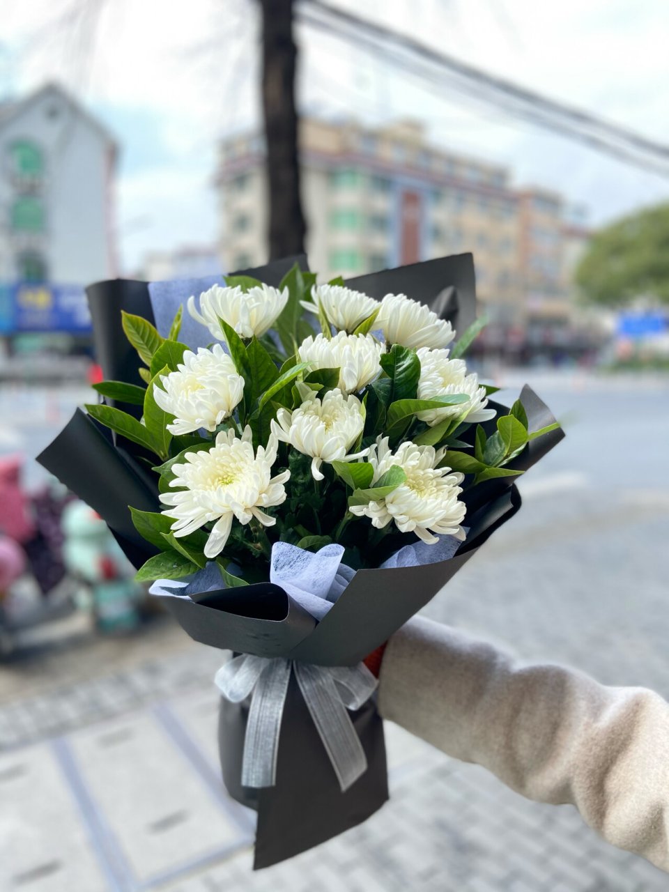 白菊花花束 花价这么高 黄菊严重缺货 黄色弗朗花也要预定才有货 太难