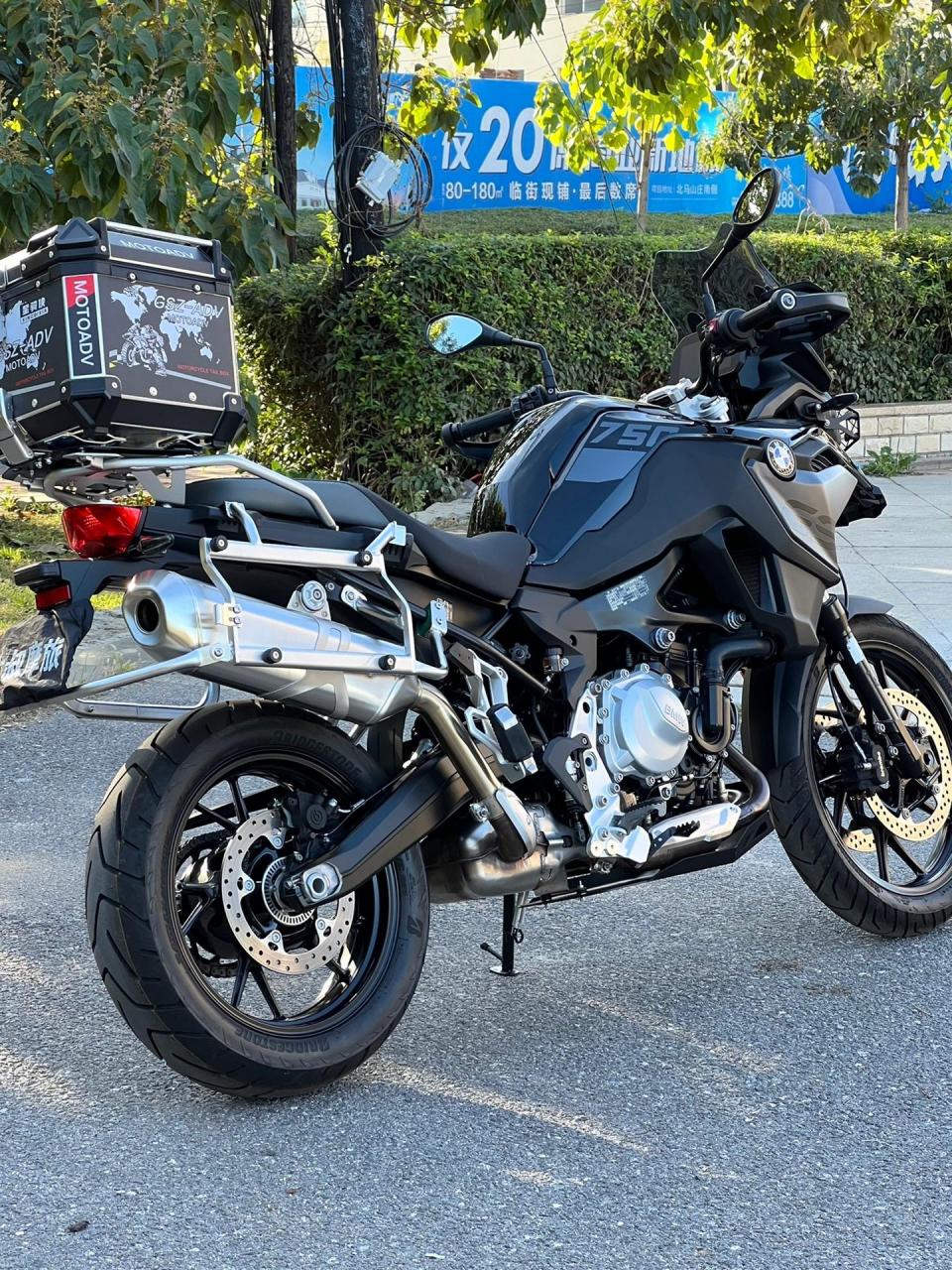 新到23年宝马750gs三黑版 900公里准新车