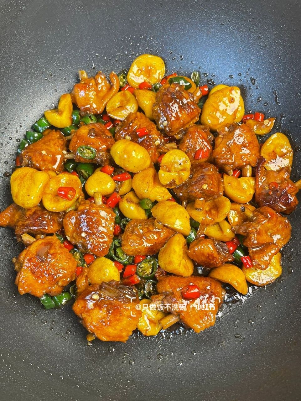 板栗烧鸡翅真的是大人小孩都爱吃的一道菜!