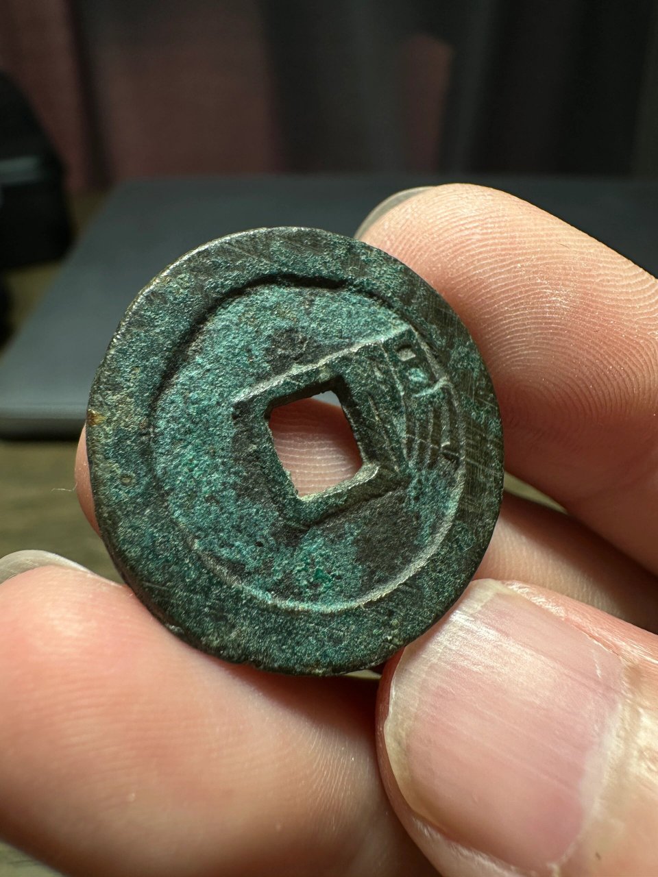 顺治通宝背右阳|阳和钱局 正面:背右户标准版 背面:右阳,大阳 简介:背