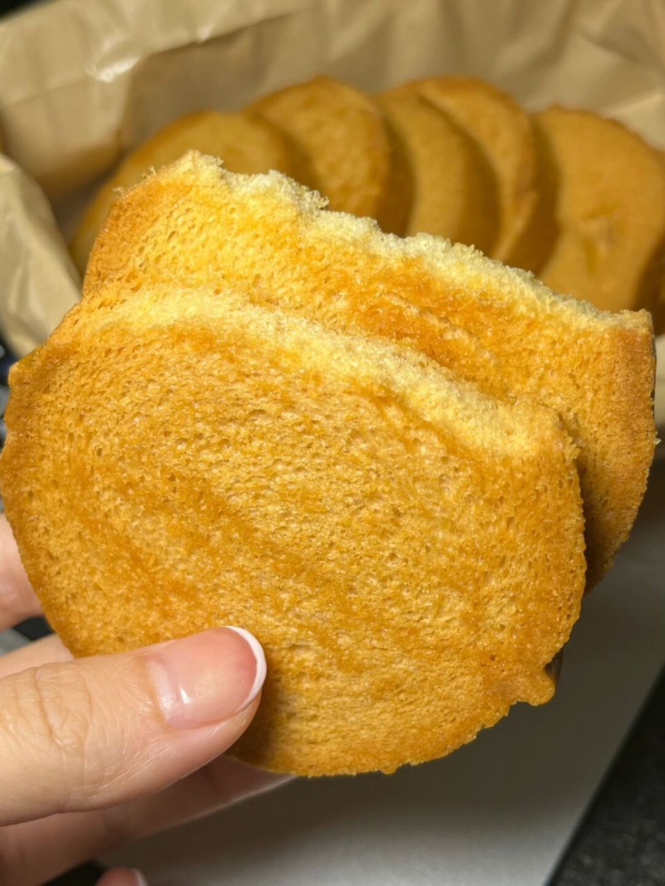 你们也去试试泡牛奶! 真的奶晕我了! #零食# #零食分享# #黄油吐司