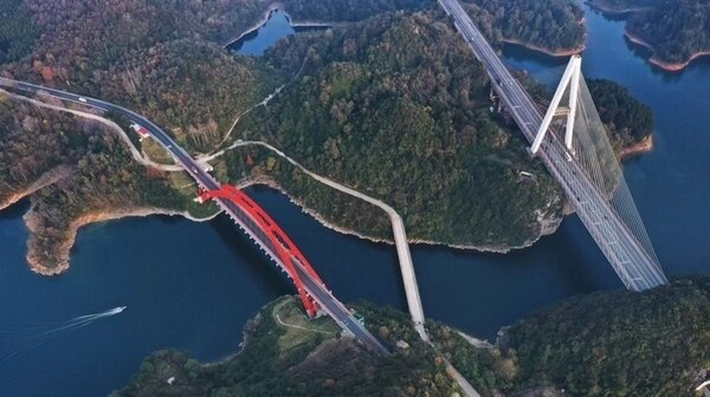 申论里的玉陵湖大桥长啥样 位于贵州省清镇市境内的花鱼洞大桥.